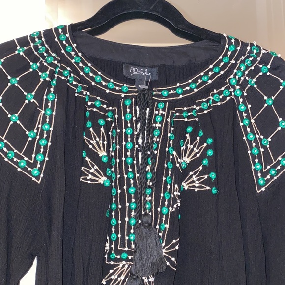Gorgeous embellished blouse - Picture 3 of 4
